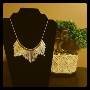NWOT Gold Starburst Necklace